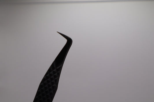 Boujee B. Black Volume tweezer
