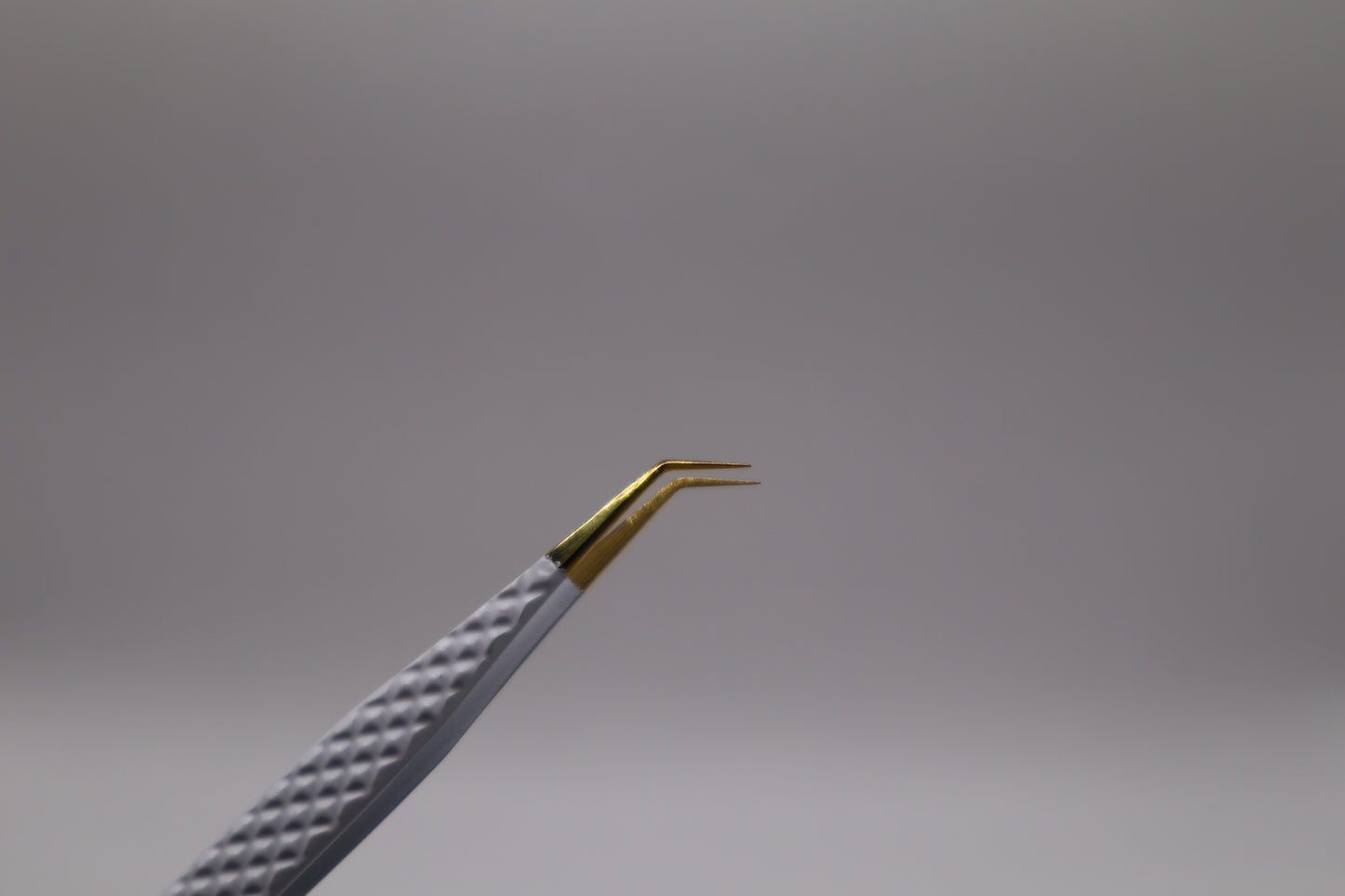Heavenly Hold Curved Isolation Tweezer 🪽
