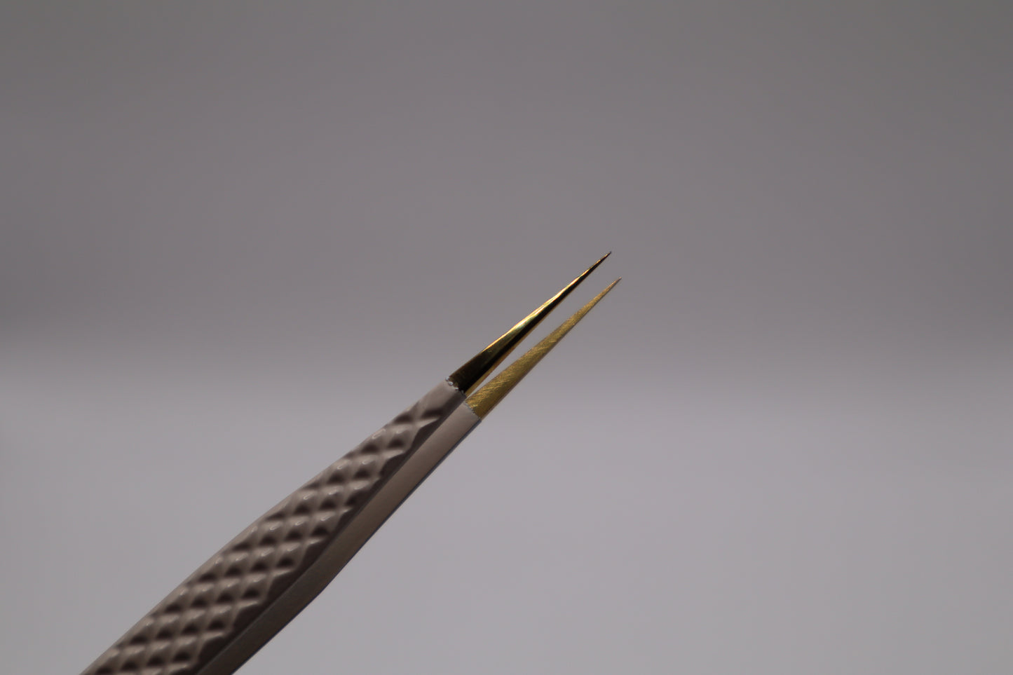 Divine Touch Straight Isolation Tweezer ✨
